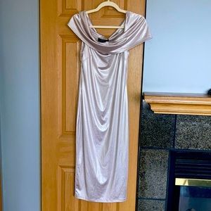 Beautiful dress for wedding or dinner . Brand Akira. Size large.